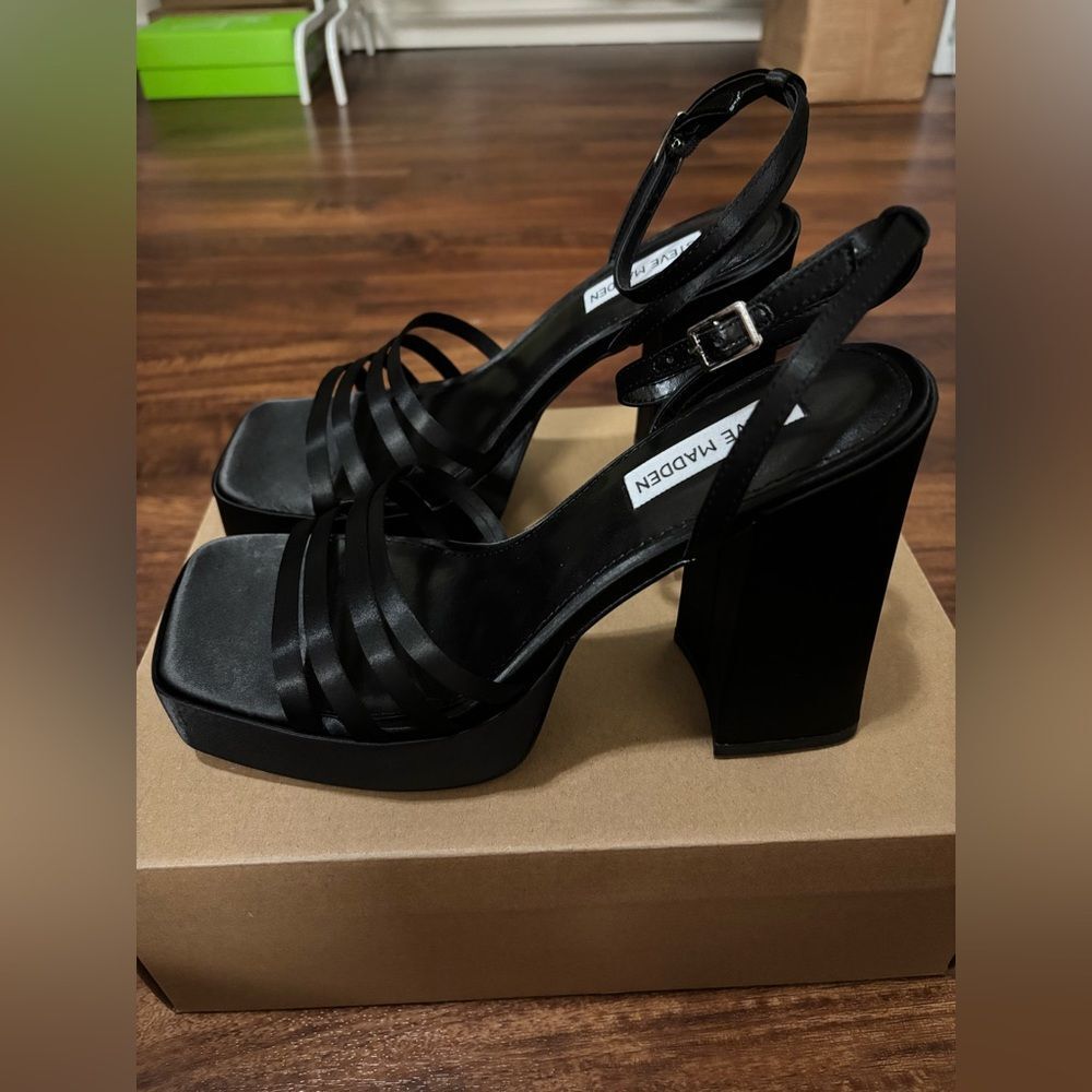 STEVE MADDEN Disco Platform Sandal in Black *New In Box - Picture 4 of 10